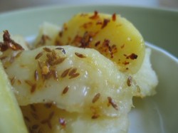 Рецепт - Картофельные ломтики с острым соусом
