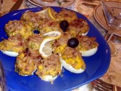 Рецепт - Яйца, запеченные с рокфором под белым соусом