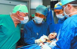 Первая в мировой практике операция по замене клапана сердца проведена в России